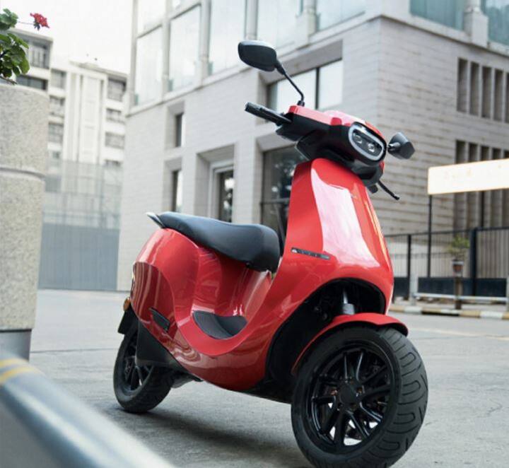 good-news-for-ola-electric-scooter-users-can-lock-scooter-with-mobile-app OLA Electric Scooter ग्राहकांसाठी आनंदाची बातमी; आता App ने लॉक करता येईल स्कूटर