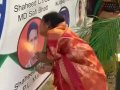 Sukma News: नक्सली हमले में शहीद की तस्वीर देख बिलख पड़ी मां, कुछ इस तरह लुटाया बेटे पर प्यार