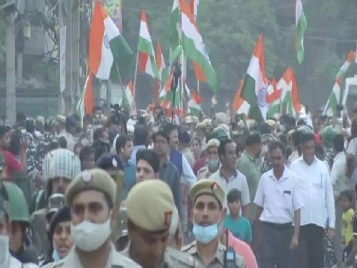 Hindus and Muslims take out 'tiranga yatra' in Jahangirpuri, days after violence Jahangirpuri Violence: हिंदू-मुस्लिम ने दिया एकता का संदेश, निकाली 'तिरंगा यात्रा'