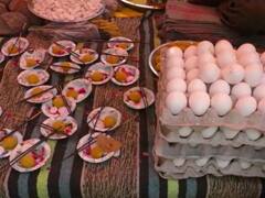 UP: फिरोजाबाद में है एक ऐसा मंदिर जहां बच्चों की लंबी उम्र के लिए मुर्गी के अंडे से होती है पूजा, जानें- क्या है मान्यता?