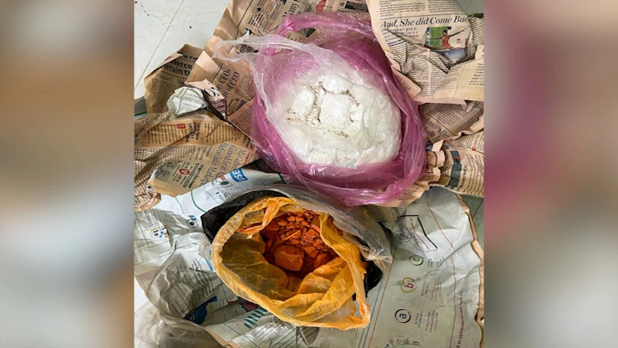 East Bardhaman: কাটোয়ায় যাত্রীবাহী বাসে বিস্ফোরক পাচারের ছক বানচাল, গ্রেফতার ২।Bangla News