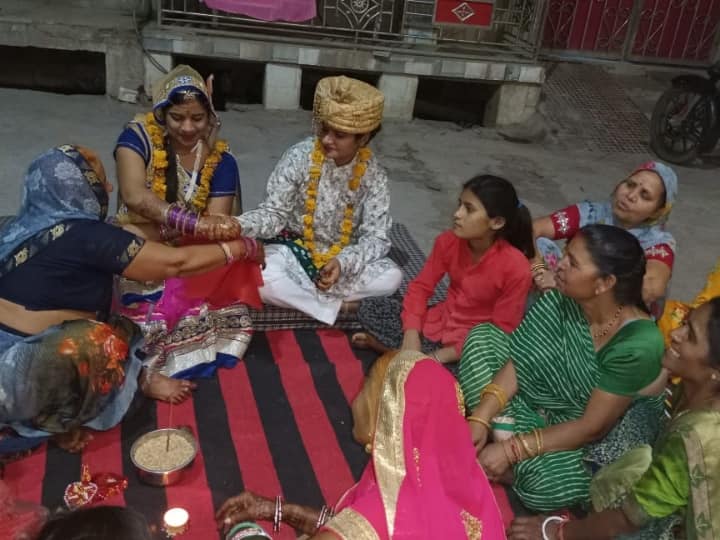 Bundi Rajasthan tradition of tutia in wedding ceremony women played all roles ANN Bundi News: बूंदी में अनूठी परंपरा जिसमें दूल्हा, पंडित, बाराती तक की सभी भूमिका निभाती हैं महिलाएं