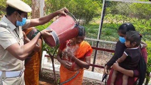 தருமபுரியில் நேருக்கு நேர் மோதிக்கொண்ட இருசக்கர வாகனங்கள்...! மனதை பதைபதைக்க வைக்கும் சிசிடிவி காட்சிகள்