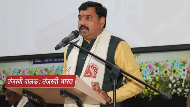 MoS Kuber Dindor made an important statement regarding the demand for old pension scheme for employees MAHISAGAR : રાજ્યકક્ષાના મંત્રી કુબેર ડીંડોરે કર્મચારીઓની જૂની પેન્શન યોજનાની માંગને લઇને આપ્યું મહત્વનું નિવેદન