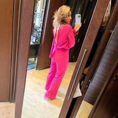 Raveena Tandon Photos: रवीना टंडन को सेल्फी क्वीन कहना गलत नहीं, घर से निकलने से पहले हर मिरर पर अपना चेहरा निहारती हैं एक्ट्रेस