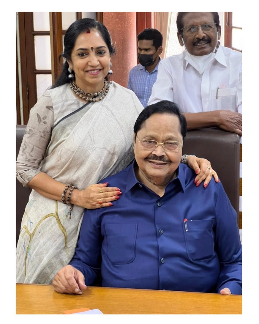 இவர் விருதுநகர் மாவட்டம், மல்லாங்கிணறு என்னும் சிற்றூரில் பிறந்தவர்