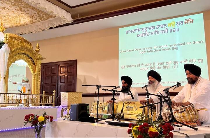 ਇਹਨਾਂ ਤਿੰਨ ਦਿਨਾਂ ਕੀਰਤਨ ਸਮਾਗਮਾਂ ਲਈ ਪਹੁੰਚੇ ਸਿੱਖ ਪੰਥ ਦੇ ਮਹਾਨ ਕੀਰਤਨੀਏ ਭਾਈ ਰਵਿੰਦਰ ਸਿੰਘ ਹਜ਼ੂਰੀ ਰਾਗੀ ਸੱਚਖੰਡ ਸ੍ਰੀ ਹਰਿਮੰਦਰ ਸਾਹਿਬ, ਭਾਈ ਹਰਪ੍ਰੀਤ ਸਿੰਘ ਅਤੇ ਭਾਈ ਬਚਿੱਤਰ ਸਿੰਘ ਜੀ ਦੇ ਜੱਥੇ ਨੇ ਰੱਸ ਭਿੰਨੇ ਸ਼ਬਦ ਕੀਰਤਨ ਨਾਲ ਸੰਗਤਾਂ ਨੂੰ ਨਿਹਾਲ ਕੀਤਾ।