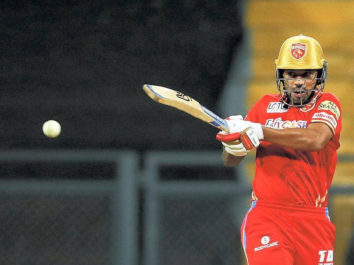 त्यानंतर रोहित शर्मा 5 हजार 764 धावांसह तिसऱ्या क्रमांकावर आहे. त्यानं 221 सामन्यात ही कामगिरी केली आहे. दरम्यान शिखरने नुकत्याच 6 हजार धावा पूर्ण केल्या आहेत.