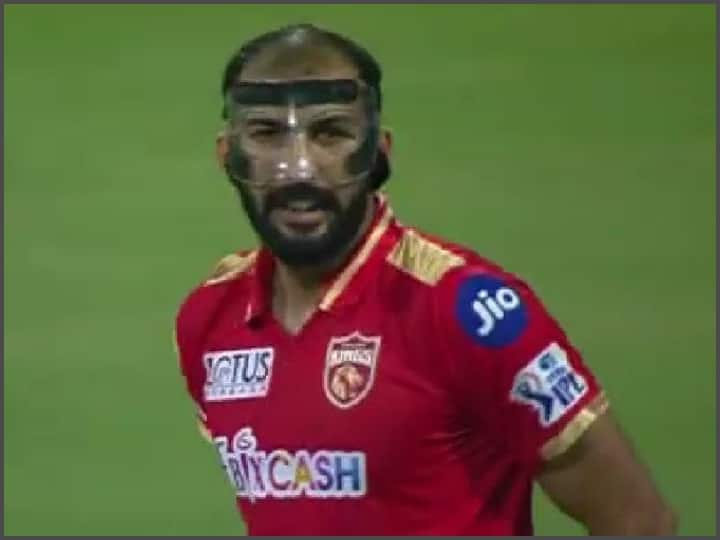 PBKS vs CSK: Rishi Dhawan was seen bowling with head protection, know reason PBKS vs CSK: हेड प्रोटेक्शन के साथ गेंदबाजी करते नजर आए ऋषि धवन, जानिए क्या है वजह