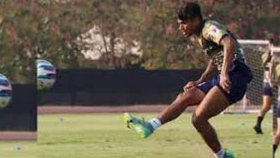 Dumdum: দিন-রাতের ফুটবল টুর্নামেন্টের উন্মাদনা ফিরল দমদমের ইটালগাছায়। Bangla News