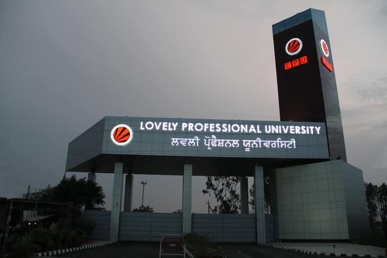 Lovely Professional University sacks faculty member for ‘insulting’ Lord Ram, Phagwara Punjab LPU ਦੇ ਪ੍ਰੋਫੈਸਰ ਨੇ ਭਗਵਾਨ ਰਾਮ ਬਾਰੇ ਕੀਤੀ ਅਪਮਾਨਜਨਕ ਟਿੱਪਣੀ, ਵੀਡੀਓ ਵਾਇਰਲ