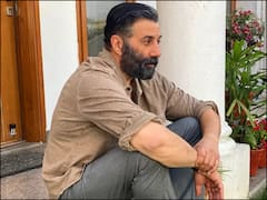 Sunny Deol Leaked Picture: सनी देओल की फिल्म के सेट से तस्वीर हुई लीक, बड़ी दाढ़ी में उदास बैठे आए नज़र