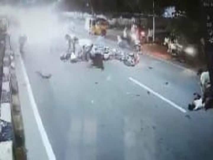 Dharmapuri two wheeler accident collision case and Two families pour kerosene on themselves at Dharmapuri District Collector Office தருமபுரியில் நேருக்கு நேர் மோதிக்கொண்ட இருசக்கர வாகனங்கள்...! மனதை பதைபதைக்க வைக்கும் சிசிடிவி காட்சிகள்