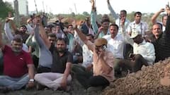 SURAT : રોડ બન્યો અને આમ આદમી પાર્ટીના નેતા ફોટો સેશન માટે દોડી આવ્યાં, સ્થાનિકોએ કર્યો વિરોધ