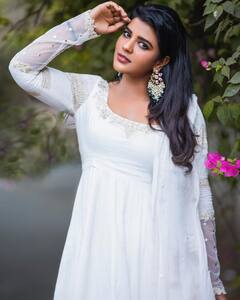 Aishwarya Rajesh Photos: வெள்ளை உடையில் கொள்ளை அழகு... ஐஸ்வர்யா ராஜேஷ் லேட்டஸ்ட் கிளிக்ஸ்!