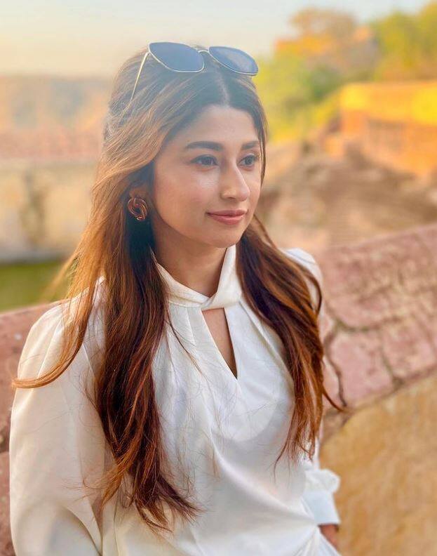 'બિગ બોસ 12'નો ભાગ રહી ચૂકેલી સબા ખાને ઘણું વજન ઘટાડ્યું છે. સબા હવે સોશિયલ મીડિયા પર પોતાની સુંદર તસવીરો શેર કરતી રહે છે.  (All Photo Credit: Instagram)