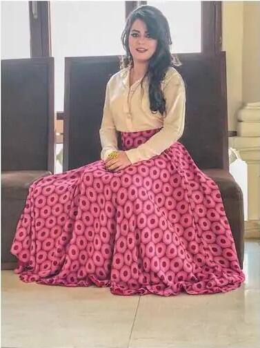 निधि झा भोजपुरी इंटस्ट्री की खूबसूरत अभिनेत्री में से एक हैं, उनका नाम भोजपुरी सिनेमा की टॉप एक्ट्रेस की लिस्ट में शुमार है.