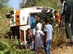 Udaipur Bus Accident: उदयपुर में यात्रियों से भरी बस खाई में गिरने से महिला की मौत, कई घायल