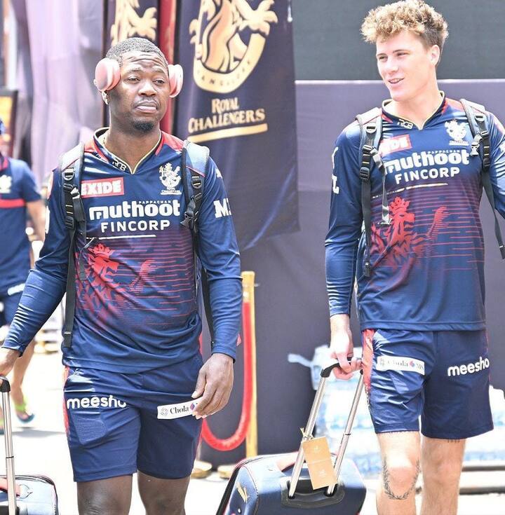 रॉयल चैलेंजर्स बैंगलोर (Royal Challengers Bangalore) को अपने पिछले मैच में हार का सामना करना पड़ा था. ऐसे में राजस्थान के खिलाफ होने वाले मुकाबले में टीम किसी भी तरह की कोई कमी नहीं छोड़ना चाहती है.  (फोटो क्रेडिट: RCB/instagram)