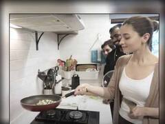 Alia Bhatt Cooking Video : आलिया भट्टची किचन ‘कल्ला’कारी, तेलात तडतडणारी राई पाहून अभिनेत्री घाबरली!