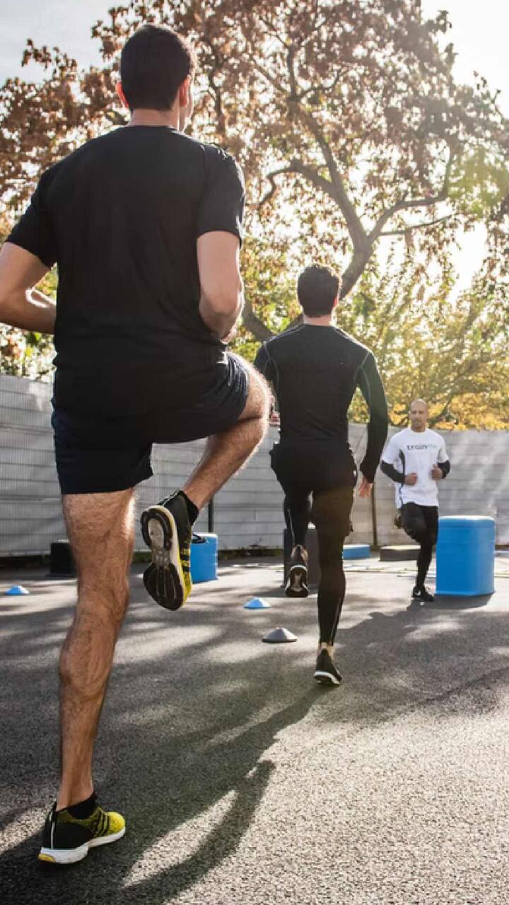 तुम्ही रोज किती वेळ वर्कआऊट करता आणि किती घाम गाळता, याने काहीही फरक पडत नाही. तुम्हाला तुमच्या वर्कआऊटचा परिणाम तोपर्यंत दिसू शकणार नाही, जोपर्यंत तुम्ही योग्य आहार घेत नाही.