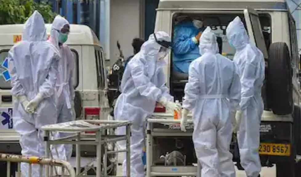 Covid-19 Cases: Corona rings alarm again, find out in which state corona cases have increased Covid-19 Cases: ਕੋਰੋਨਾ ਨੇ ਫਿਰ ਵਜਾਈ ਖਤਰੇ ਦੀ ਘੰਟੀ, ਜਾਣੋ ਕਿਸ ਸੂਬੇ 'ਚ ਵਧੇ ਕੋਰੋਨਾ ਦੇ ਮਾਮਲੇ