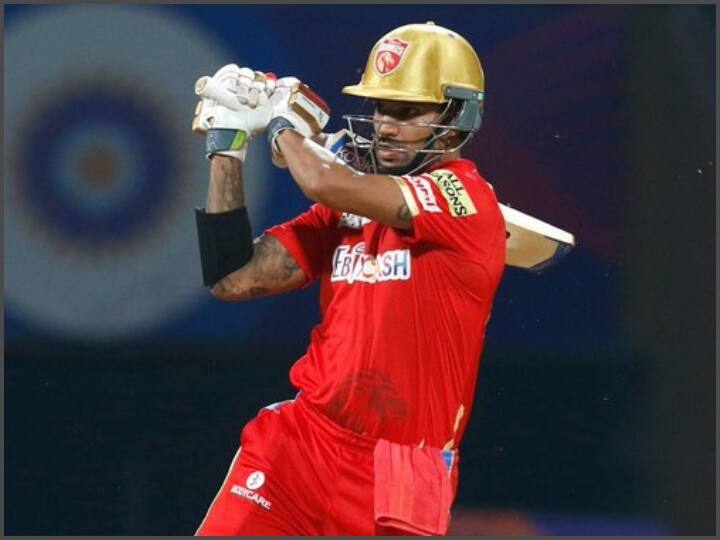 Shikhar Dhawan punished by his father after failing to qualify for IPL 2022 playoffs, watch viral video Video: ટીમ IPL પ્લેઓફમાં ના પહોંચતા શિખર ધવનની પીટાઇ, પિતા પોલીસ લઇને પહોંચ્યા
