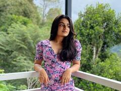 Esther Anil Photos: అప్పుడు క్యూట్ ఇప్పుడు హాట్, పూల డ్రెస్సులో దృశ్యం పిల్ల