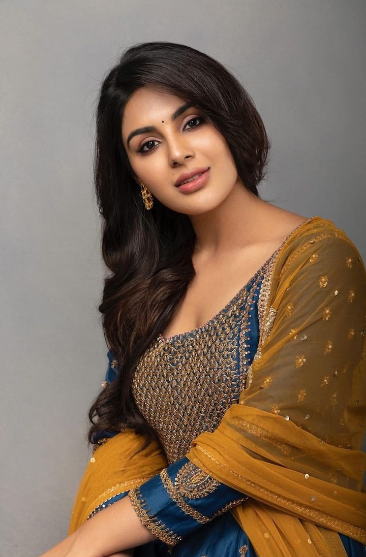 நான்காண்டு தூக்கம் கெட்டு இன்று உன்னை சந்தித்தேன் காற்றும் கடலும் நிலமும் அடி தீ கூட தித்திதேன்