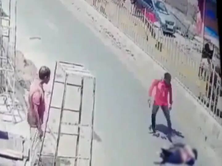 Uttar pradesh On Camera, Man Stabbed To Death On Busy Road சினிமா பாணியில் நடுரோட்டில் குத்திக்கொன்ற கொடூரம்: வேடிக்கை பார்த்த பொதுமக்கள் - அதிர்ச்சி வீடியோ...