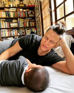 Neha Dhupia Photos: नेहा धुपियाने शेअर केले मुलासोबत योगा करतानाचे सुंदर फोटो!