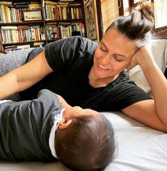 દીકરા સાથે યોગ કરતા નેહા ધૂપિયાએ શેર કરી ક્યૂટ તસવીરો