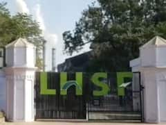 Pilibhit: पीलीभीत में एलएच शुगर फैक्ट्री गेट पर कम रेट पर गन्ना खरीद का मामला, इन पर लगाये गये मिलीभगत के आरोप