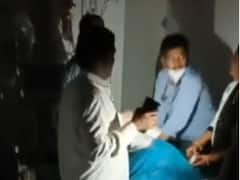 Kota News: कोटा के अस्पताल में तीन घंटे तक गुल रही बिजली, टॉर्च की रौशनी में मरीजों का इलाज करते रहे डॉक्टर