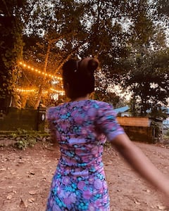 Esther Anil Photos: అప్పుడు క్యూట్ ఇప్పుడు హాట్, పూల డ్రెస్సులో దృశ్యం పిల్ల