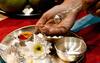 Akshaya Tritiya: અક્ષય તૃતીયા પર આ ચીજોનું દાન કરવાથી ખુલી જાય છે બંધ કિસ્મતનું તાળું