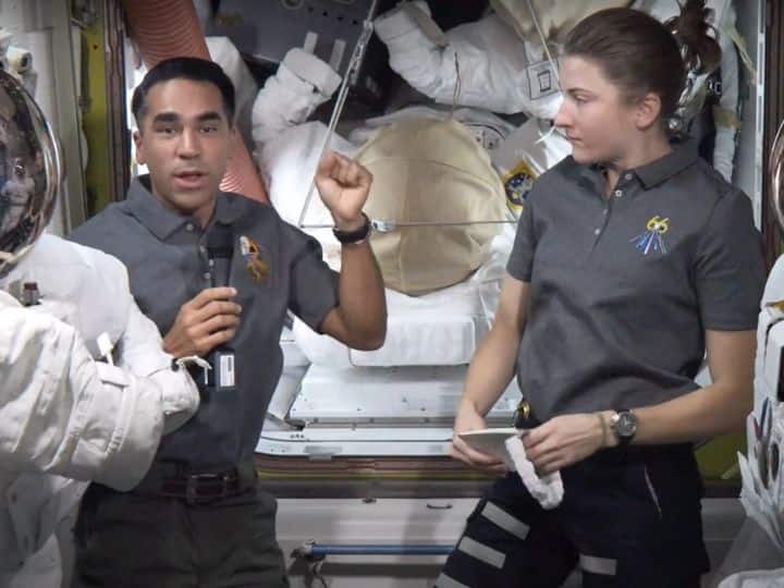 WATCH | How Do Astronauts Communicate In Space? NASA Astronauts Raja Chari & Kayla Barron Show The Non-Verbal Ways WATCH | How Do Astronauts Communicate In Space? NASA Astronauts Raja Chari & Kayla Barron Show The Non-Verbal Ways