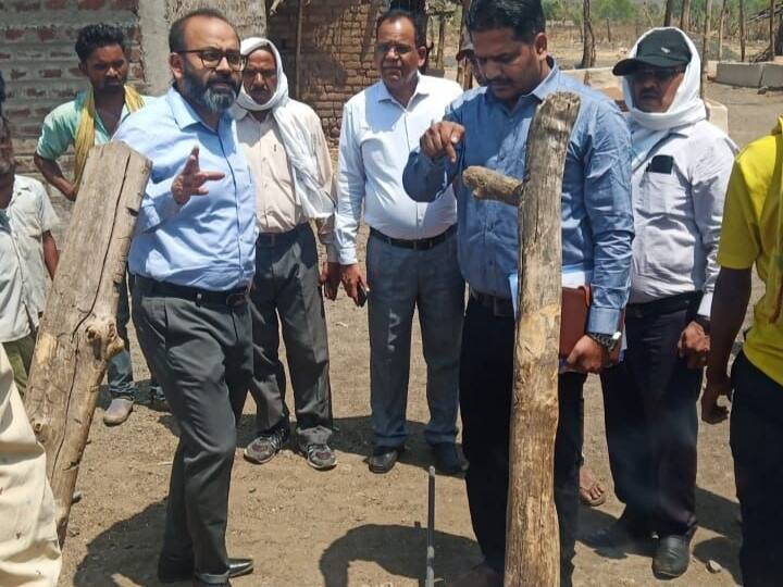 कलेक्टर चन्द्र मोहन ठाकुर ने बताया कि पिपलानी के पठार मोहल्ले में ग्रामवासियों की उपस्थिति में तत्काल बोरवेल खुदाई का कार्य प्रारंभ किया गया. इसके अलावा एक बोर और किया जाएगा. वर्तमन में जो बोर हो रहा है उसमें सिंगल फेज पम्प लगाया जाएगा. बोर में यदि पर्याप्त पानी निकलता है तो तीन हॉर्स पावर का पम्प लगाया जाएगा.