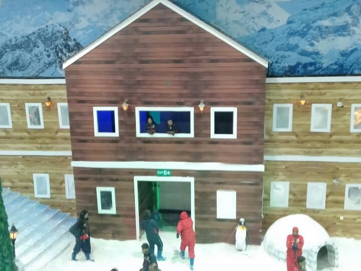 अप्रैल माह अब लगभग खत्म होने को है. मई माह में लू के थपेड़े देने वाली गर्म हवाओं की आहट अभी से मध्य प्रदेश के इंदौर में महसूस की जा रही है. दरअसल मध्य प्रदेश के मालवा और निमाड़ के कई क्षेत्रों में मौसम इस तरह करवट लेती है कि तापमान 50 डिग्री तक पहुंचने के करीब होता है.