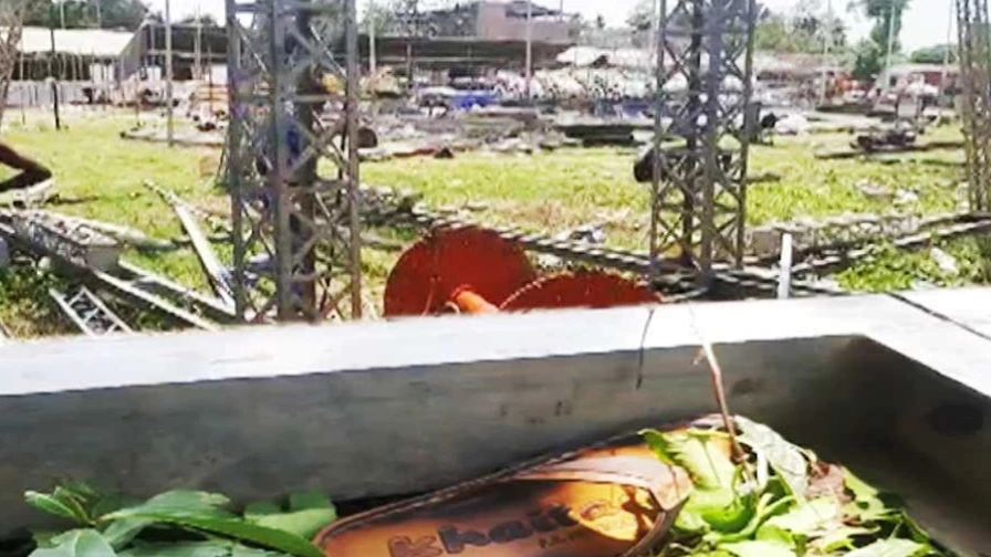 Howrah:'সেফটি বেল্ট ছাড়াই চলছিল কাজ',রামরাজাতলায় নাগরদোলা থেকে পড়ে গুরুতর জখম ২ শ্রমিক।Bangla News