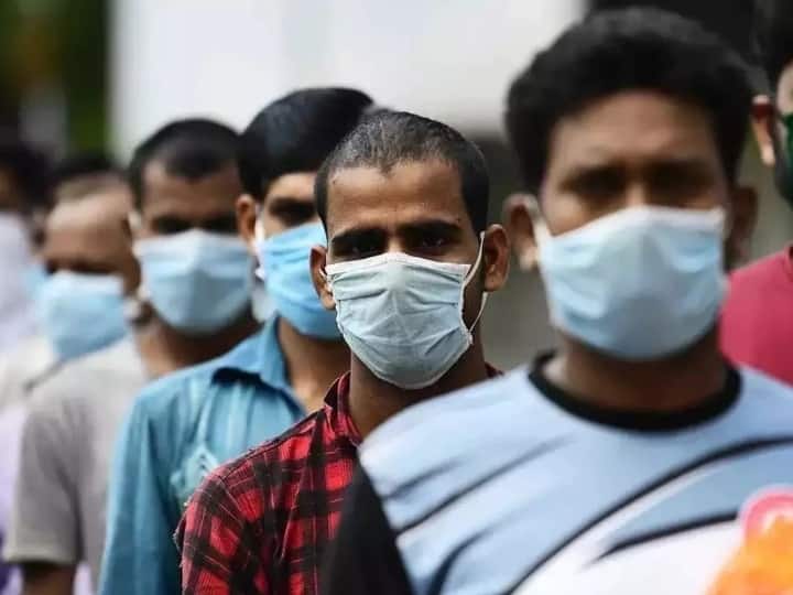 Maharashtra Coronavirus News Masks mandatory in confined spaces Appeal to use masks in public places too Decision of State Government मोठी बातमी! बंदिस्त ठिकाणी मास्क अनिवार्य; सार्वजनिक ठिकाणीही Mask वापरण्याचं आवाहन