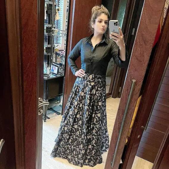 રવીના ટંડન આ તમામ ફોટોમાં તેનો મેકઅપ લૂક સુંદર લાગી રહ્યો છે.