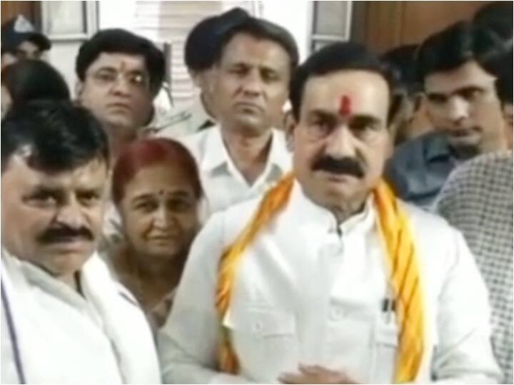 Indore News: हिंसा के बाद खरगोन की स्थिति हो रही सामान्य, गृहमंत्री नरोत्तम मिश्रा बोले- रात का कर्फ्यू जारी रहेगा Indore Narottam Mishra says situation is going normal in Khargone after violence ANN Indore News: हिंसा के बाद खरगोन की स्थिति हो रही सामान्य, गृहमंत्री नरोत्तम मिश्रा बोले- रात का कर्फ्यू जारी रहेगा
