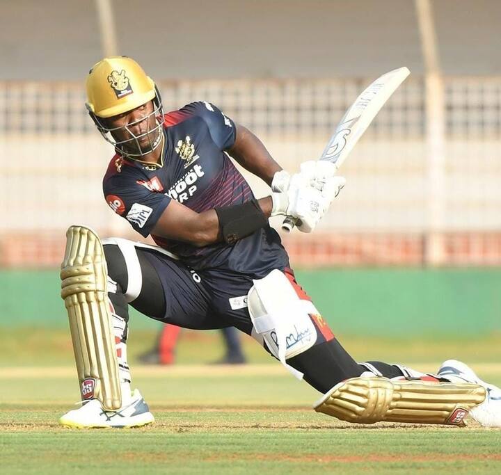 अभ्यास सत्र के दौरान शेरफेन रदरफोर्ड ने भी बड़े शॉट्स लगाने की कोशिश की. वो स्पिनर्स के खिलाफ बल्लेबाज़ी का अभ्यास कर रहे थे.  (फोटो क्रेडिट: RCB/instagram)