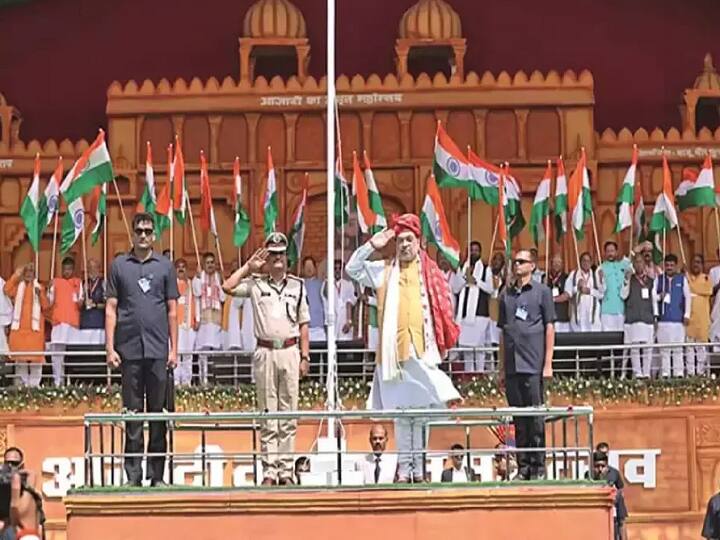 Bihar: 78220 people wave Indian National Flag at the same time and create Guinness Record Guinness Record: பாகிஸ்தானின் சாதனையை முறியடித்து இந்தியா படைத்த புதிய கின்னஸ் ரெக்கார்டு..!