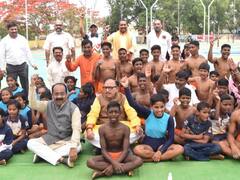 Narayanpur News: मलखंब प्रतियोगिता के विजेता छात्रों से मिले केंद्रीय मंत्री महेन्द्र नाथ पाण्डेय, बढ़ाया हौसला