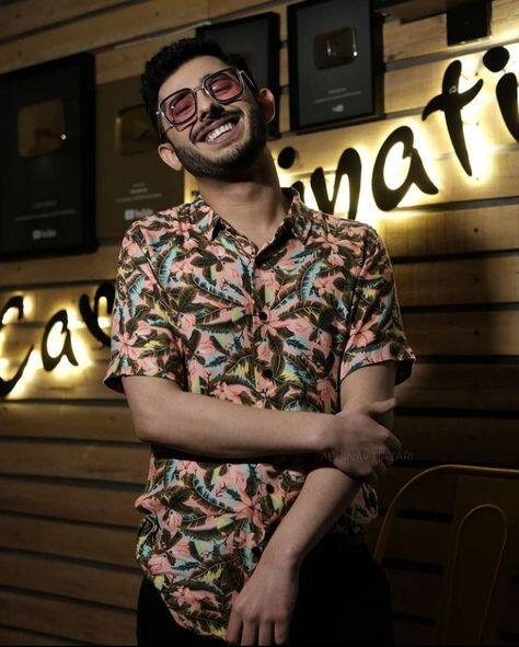 यूट्यूब पर अपनी वीडियो से तहलका मचाने वाले कैरी मिनाटी भी अजय देवगन की फिल्म का हिस्सा बनते दिखाई देने जा रहे हैं. इस फिल्म के लिए कैरी ने ₹6000000 फीस चार्ज की है.