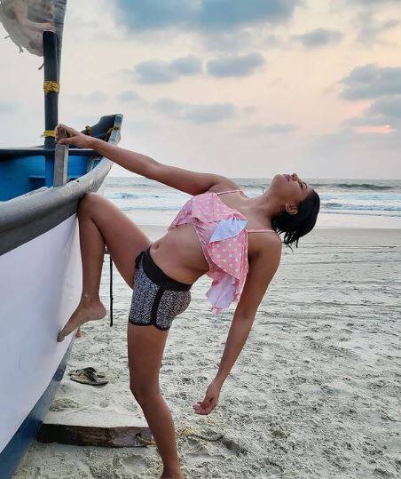 कविता ने ये तस्वीरें शेयर करते हुए एक खास कैप्शन लिखा, उन्होंने लिखा 'जियो'.