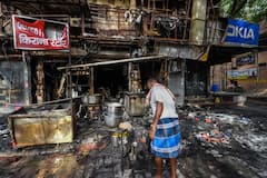 Delhi Fire Breaks: दिल्ली के लाजपत नगर इलाके में लगी आग, दुकानों का हुआ बुरा हाल, देखें तस्वीरें