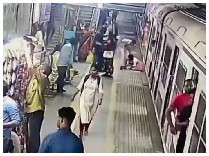 Watch: ਚੱਲਦੀ ਟ੍ਰੇਨ ਤੋਂ ਡਿੱਗੀ ਮਹਿਲਾ ਲਈ ਫਰਿਸ਼ਤਾ ਬਣ ਕੇ ਆਇਆ ਗਾਰਡ, ਇਸ ਤਰ੍ਹਾਂ ਬਚਾਈ ਜਾਨ
